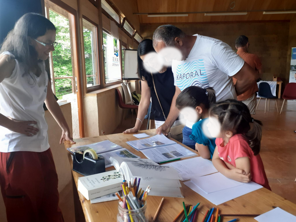 Parlons d’arbres au sonneur /sonneur-table.resized.png